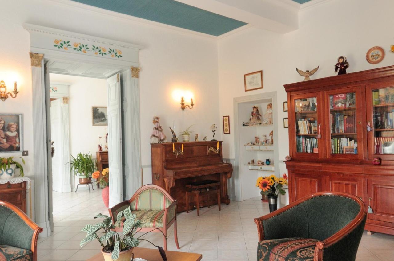 Chateau De Bed and breakfast Bénac