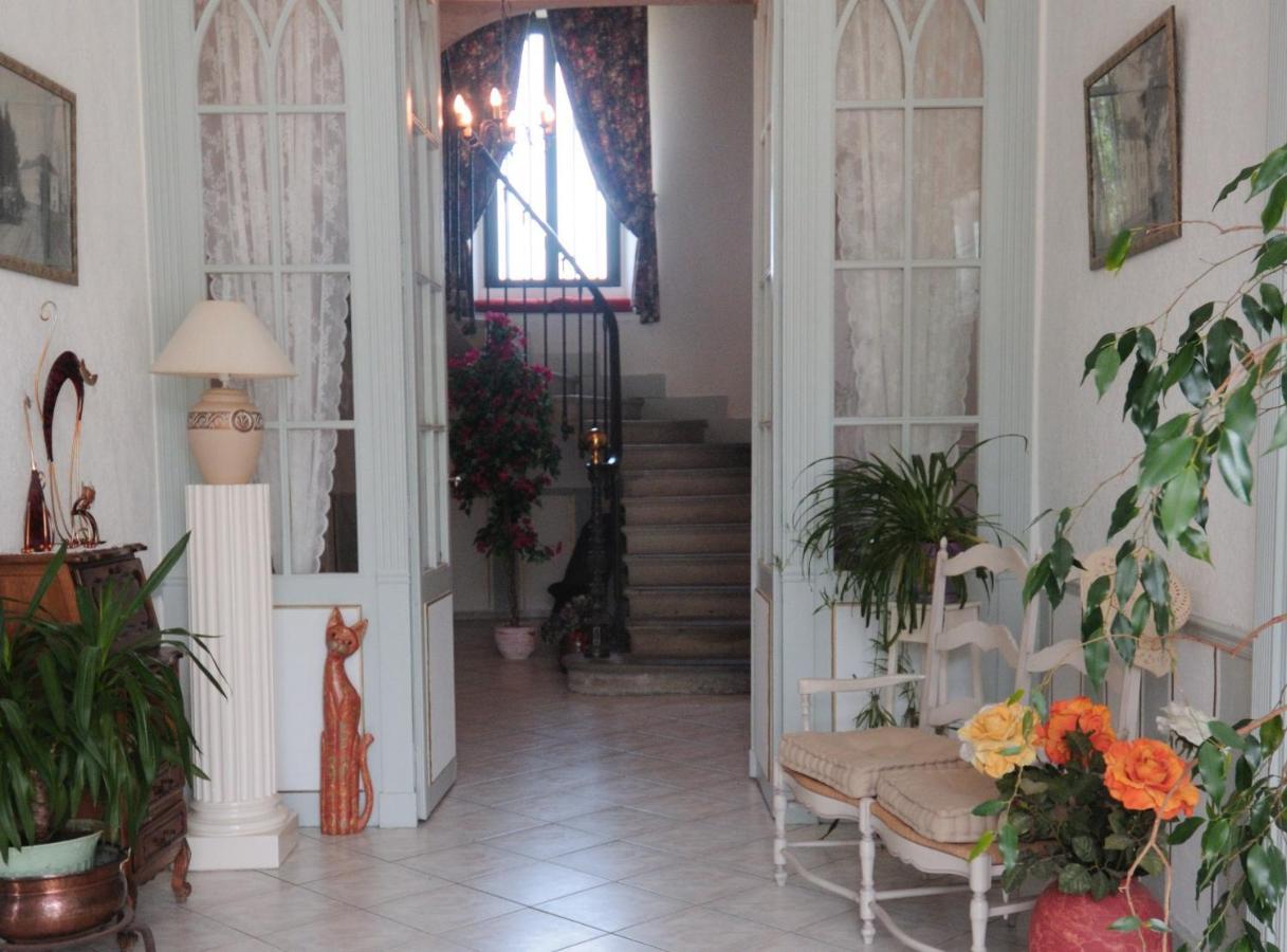 Chateau De Bed and breakfast Bénac